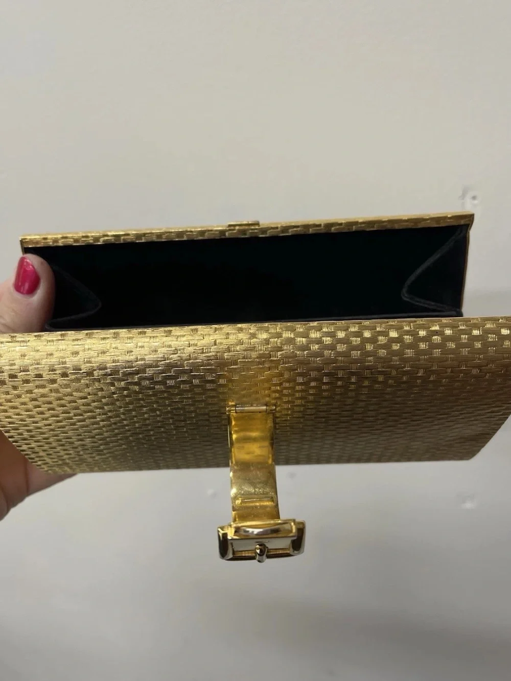 rare vintage Gucci gilt metal minaudière clutch 1970s Magnet Clasp Closure